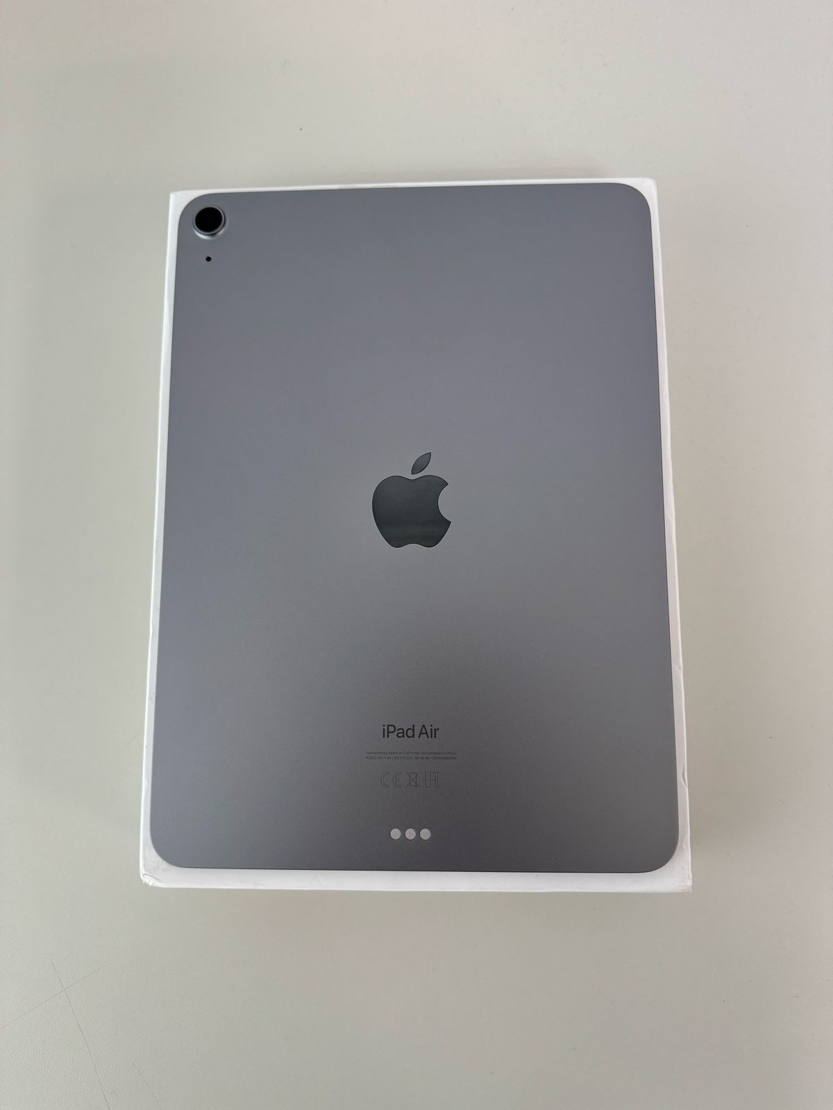 iPad Air M2 11" 256GB Wi-Fi Cinza espacial - Seminovo